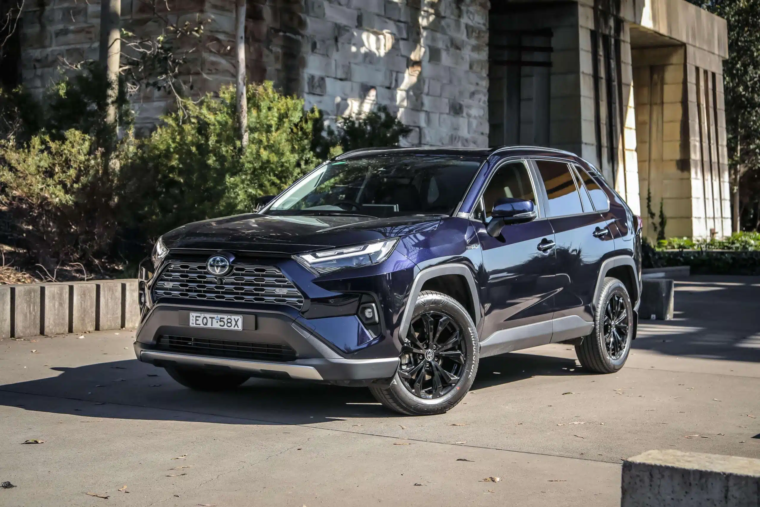 toyota-rav4-hybrid-principale